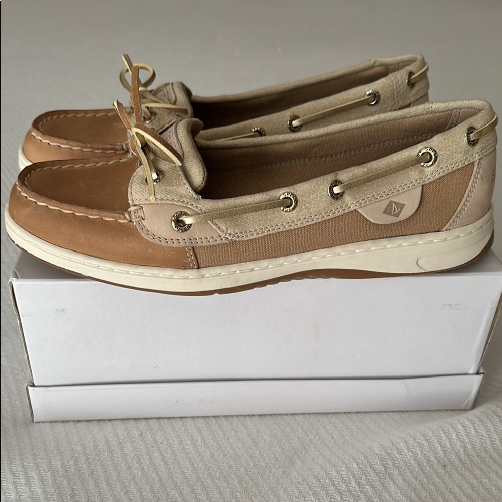 Women's Sperry 8.5 inch Tan Boat Shoes